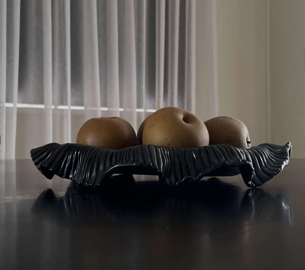 Thompson Lane - Large Dish (black)