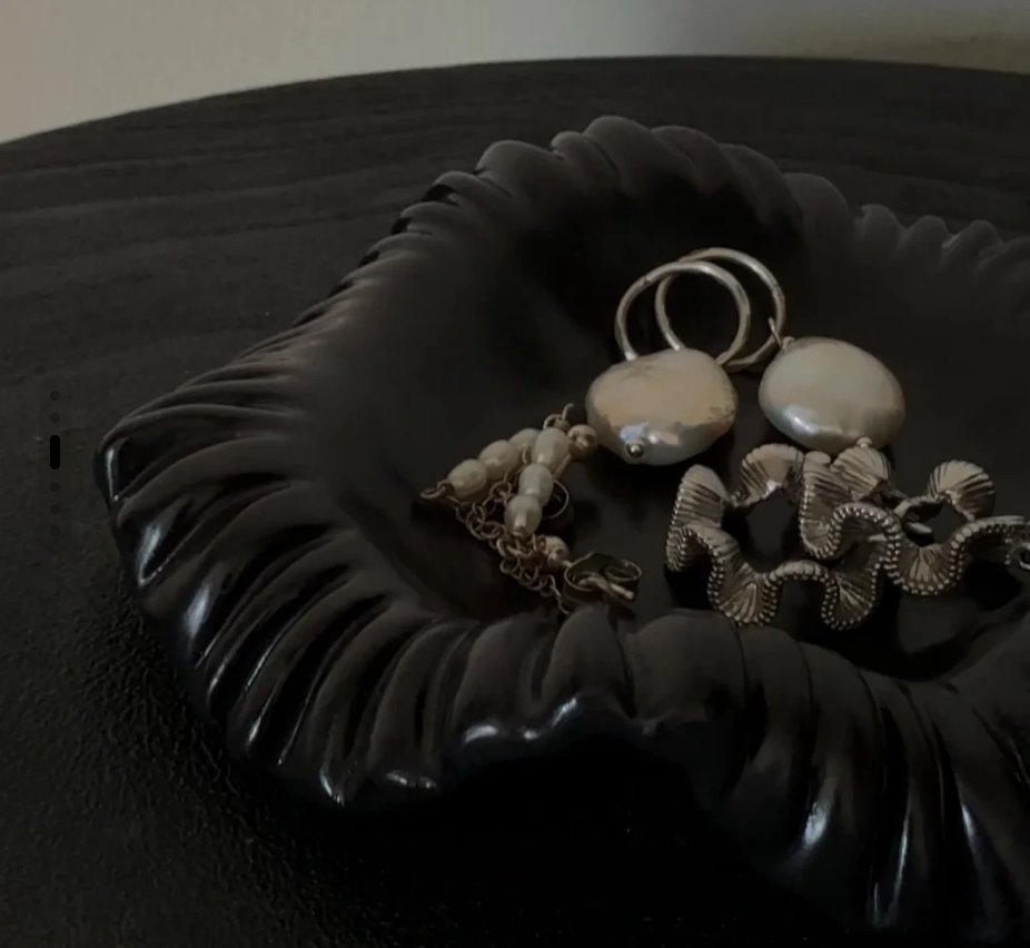 Thompson Lane - Small Dish (black)